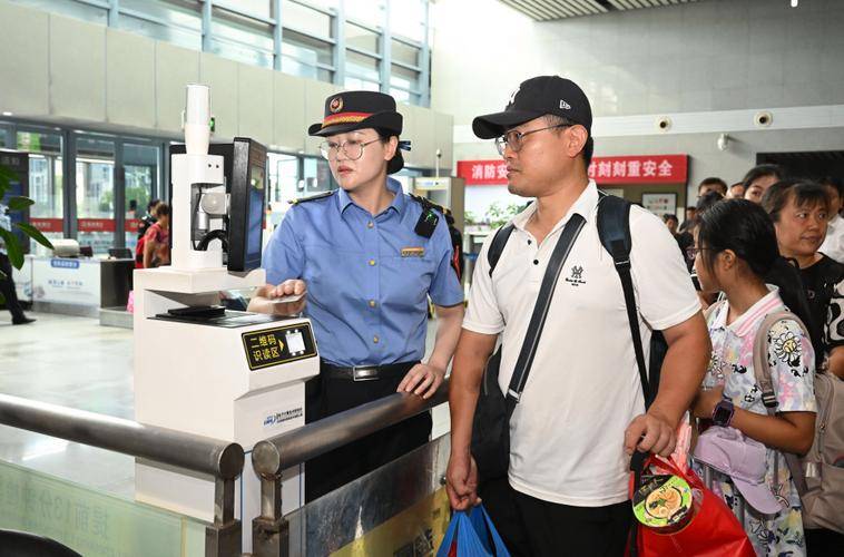 中国正试图将东风-41导弹搬上列车高铁拉着东风-41全国跑？外媒：(图10)
